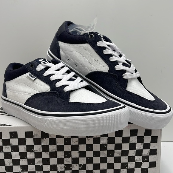 Vans Men’s Rowan
Dark Navy/White
VN0A5JICCZP
Sneakers - Picture 4 of 16